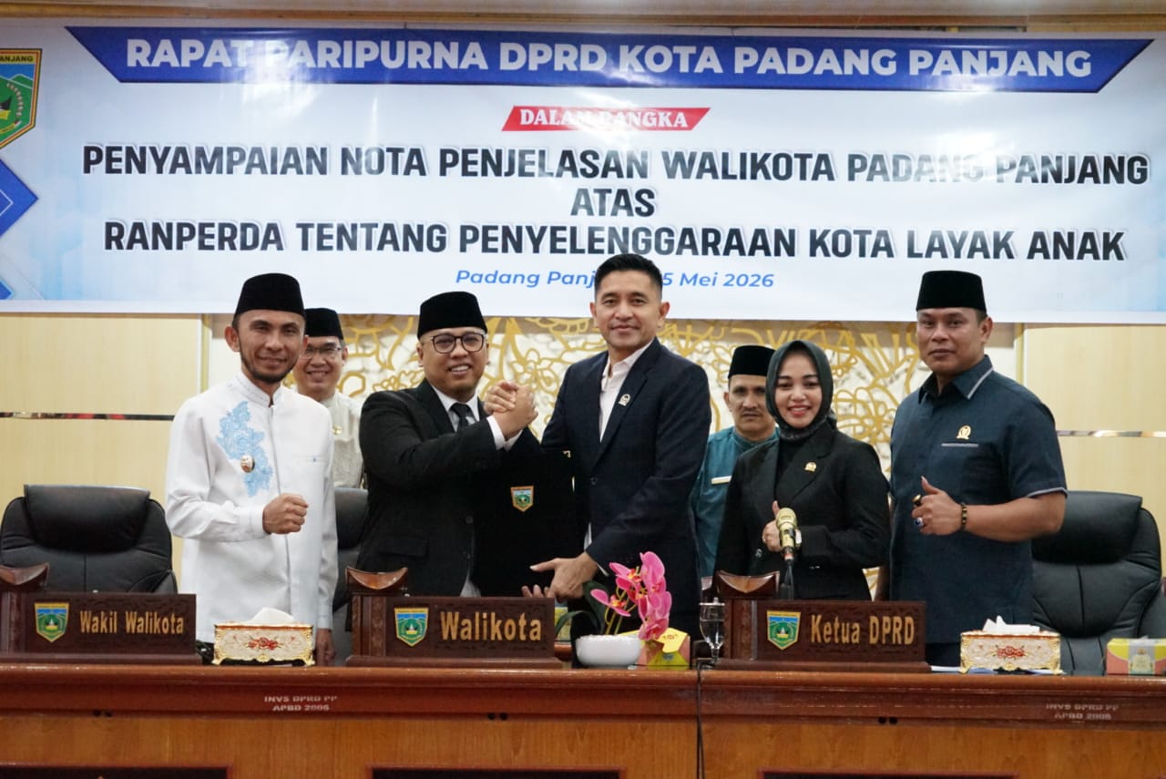 Wako Hendri Arnis Sampaikan Ranperda Kota Layak Anak di Rapat Paripurna DPRD