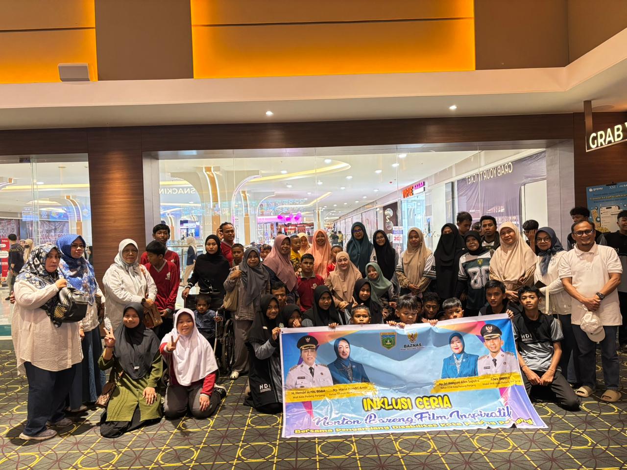 Nobar di XXI Basko, 70 Anak Disabilitas Nikmati Wisata Inklusif Bersama PKK dan Baznas