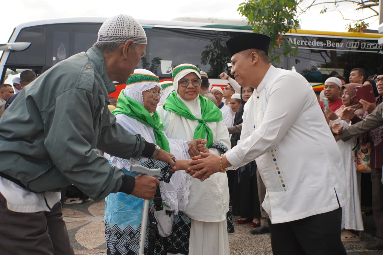 77 Jemaah Haji Tiba di Kampung Halaman, Pemko Gelar Penyambutan