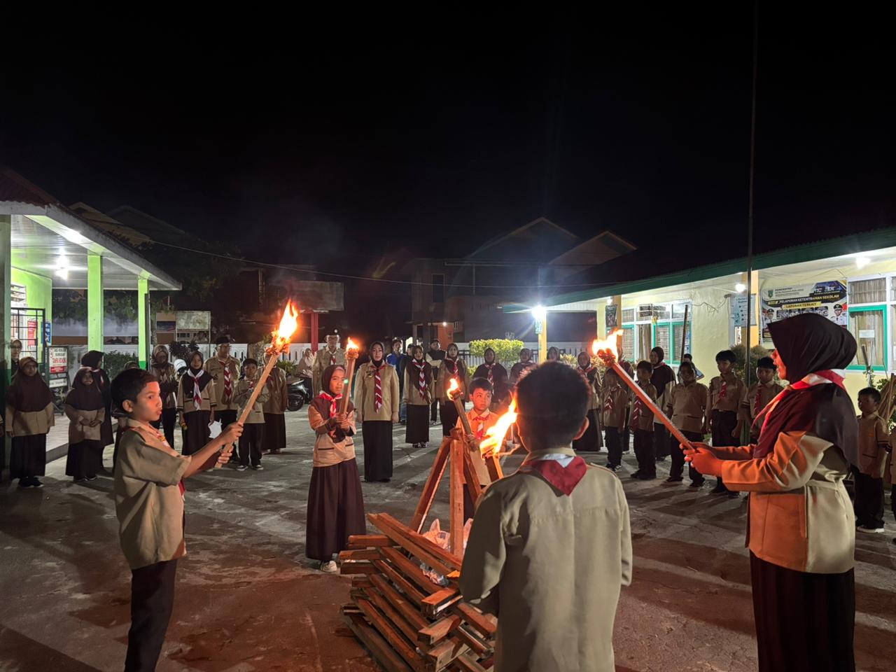 Malam Api Unggun Semarakkan Persami SDN 14 PPB