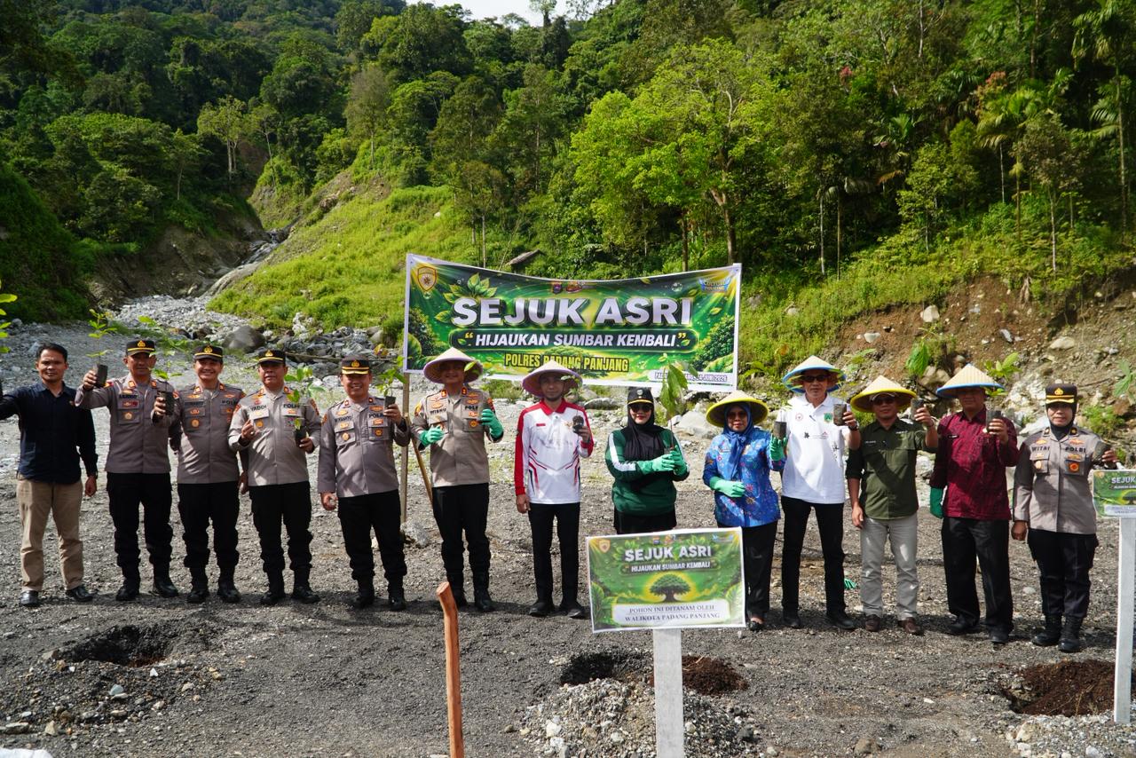 Gerakan Penghijauan Berkelanjutan, Pemko dan Polres Tanam 500 Bibit Pohon