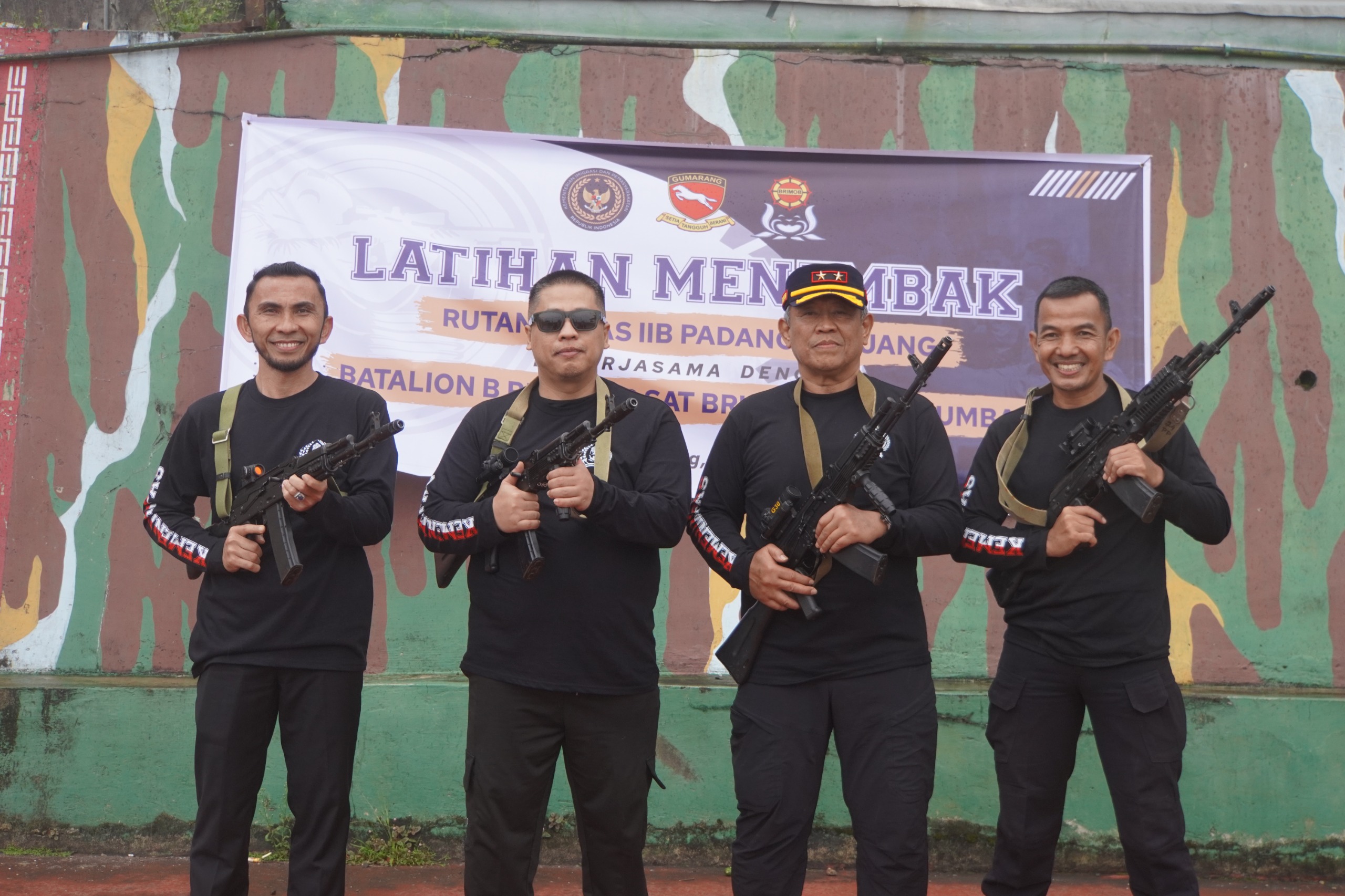 Kakanwil Ditjenpas Sumbar Ikuti Latihan Menembak Perkuat Sinergi Antarinstansi