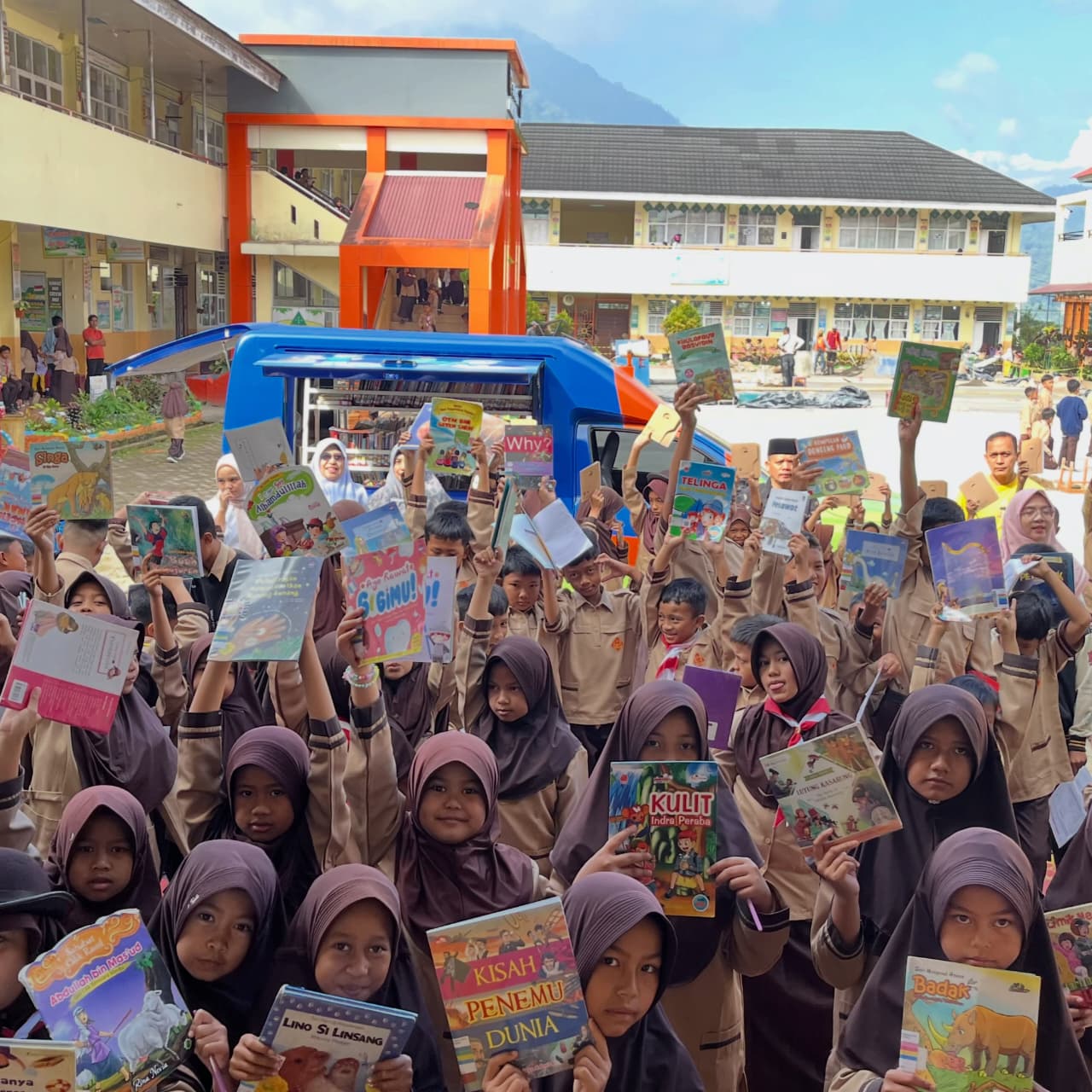Dekatkan Buku dengan Anak, Perpustakaan Keliling Hadirkan Lapak Baca di Sekolah