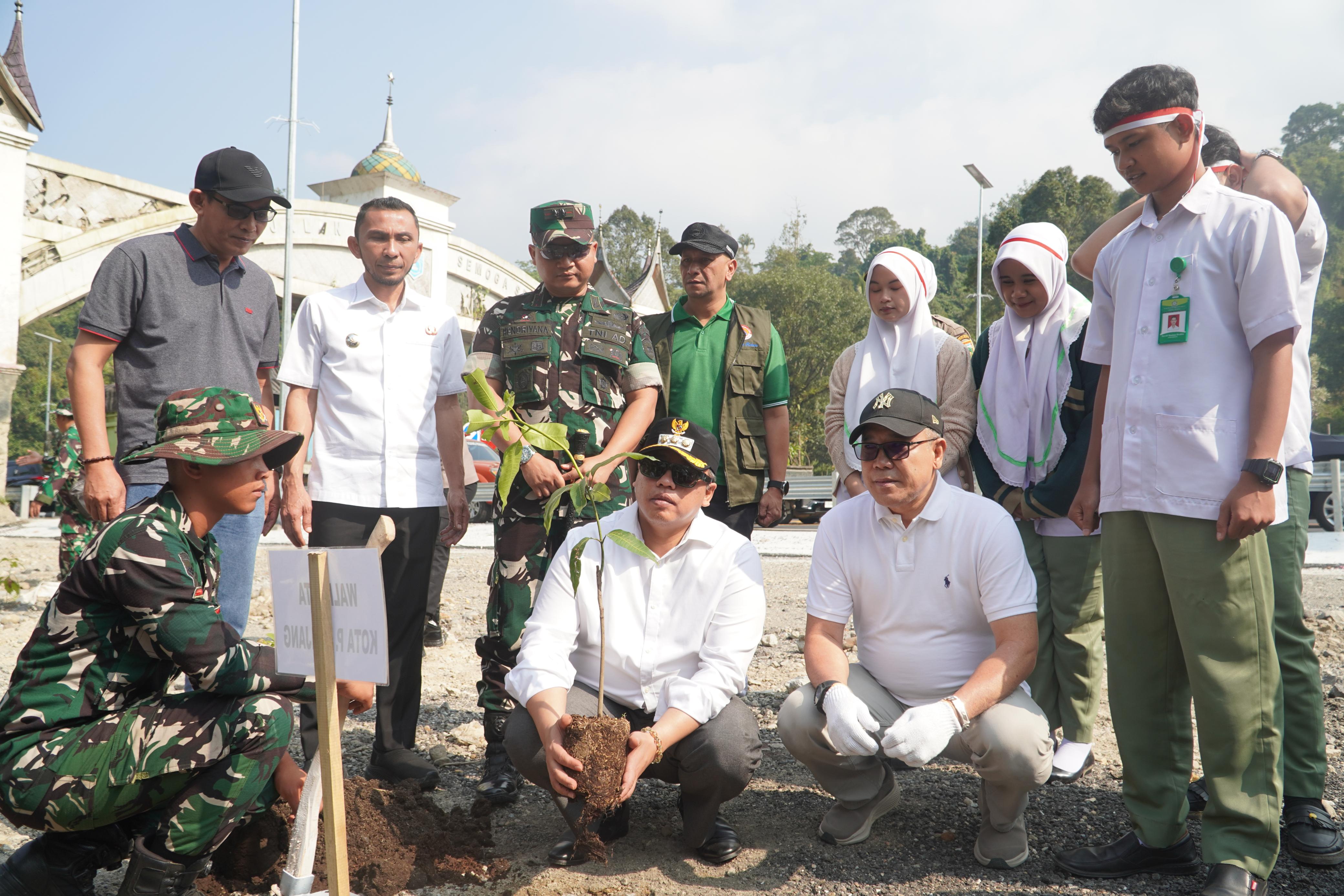 Tanam Bambu dan Pohon Produktif, Pemko Bersama Kodam XX/TIB Hijaukan Kembali Kawasan Bekas Galodo