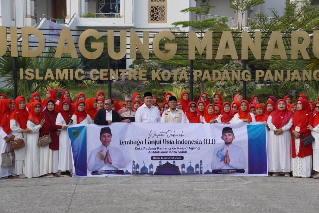 Lansia Tetap Aktif dan Berkarya, Wako Hendri Lepas Studi Dakwah LLI ke Kota Solok