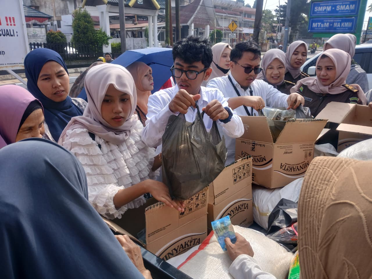 GPM Kembali Digelar, Warga Padang Panjang Antusias Belanja Pangan Terjangkau