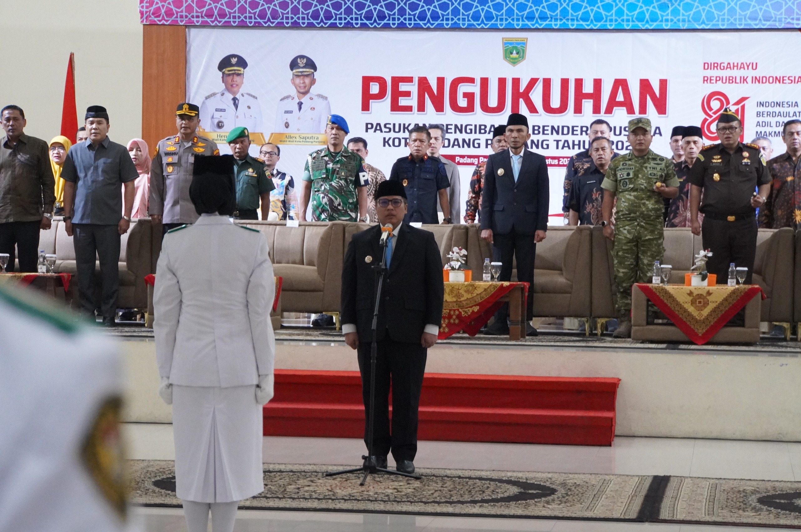 Dikukuhkan Wako Hendri Arnis, Paskibraka Padang Panjang Siap Kibarkan Merah Putih