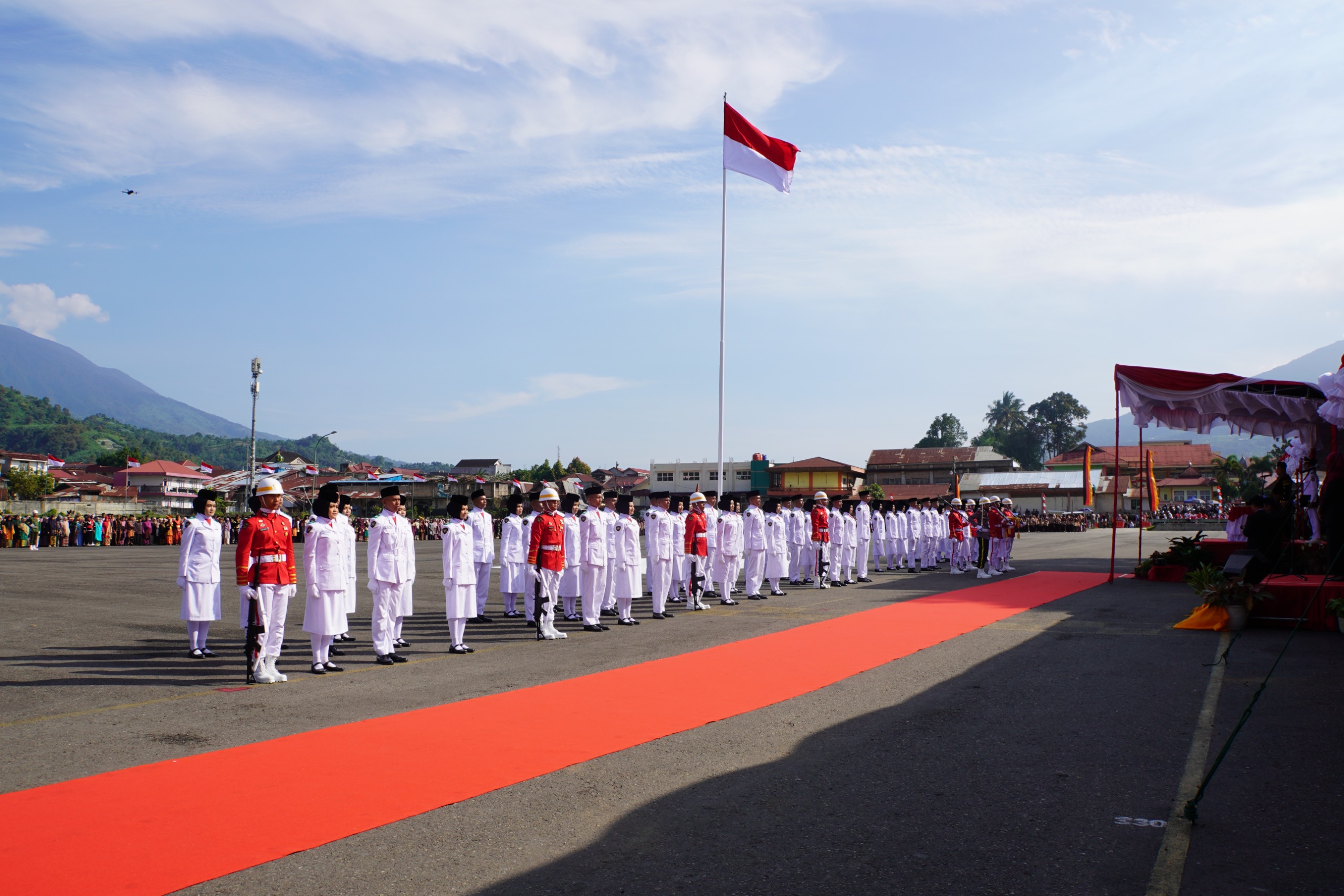 Paskibraka Sukses Kibarkan Bendera Merah Putih pada HUT ke-81 RI di Padang Panjang
