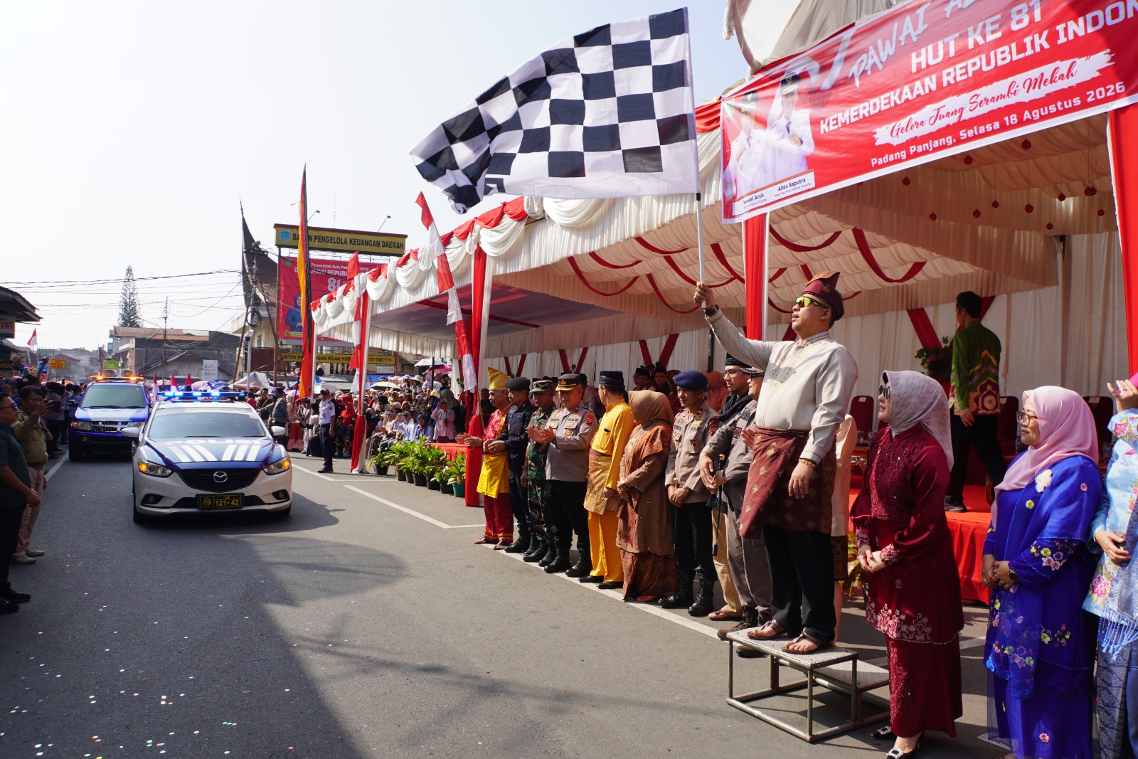 Pawai Alegoris Meriahkan HUT RI, Pusat Kota Padang Panjang Dipadati Warga
