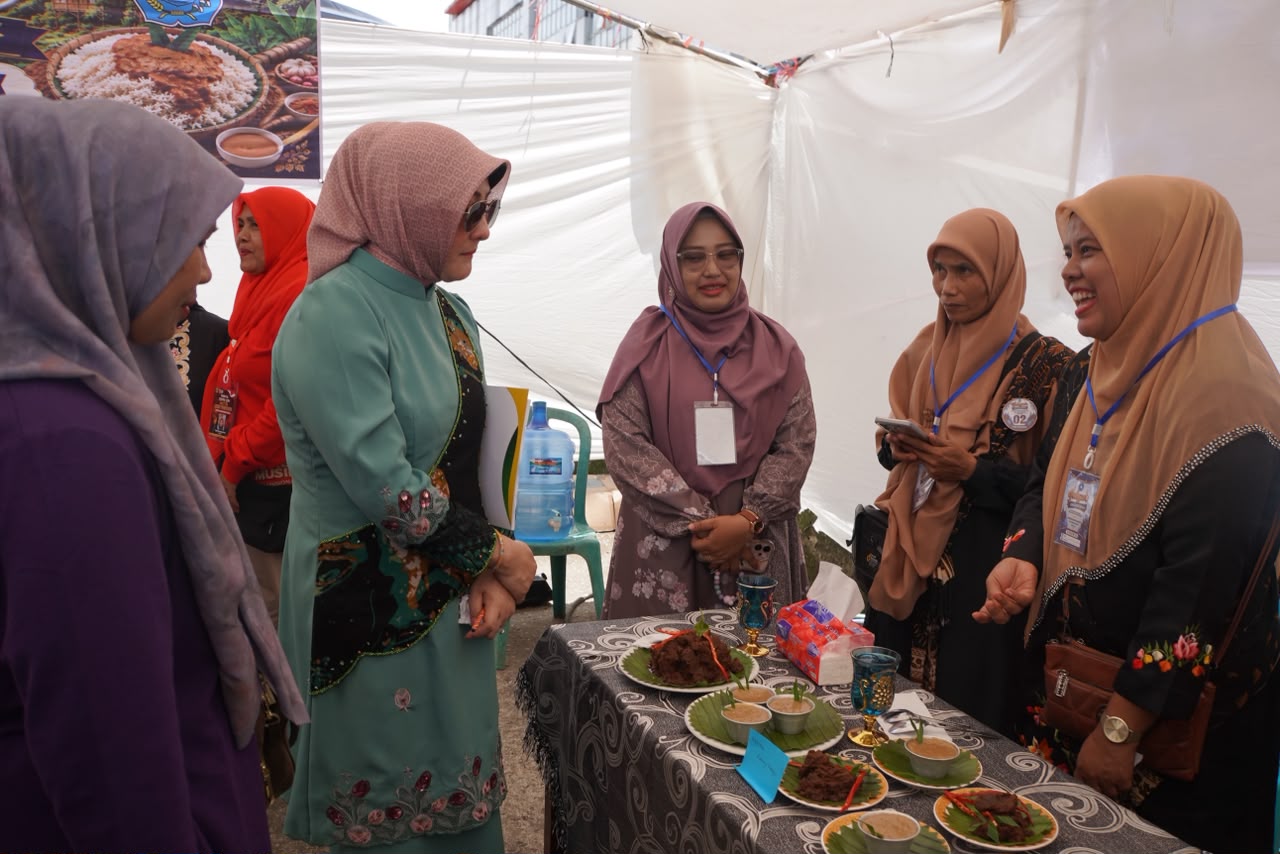 Gebyar Dasawisma PPB, Delapan Kelurahan Adu Kreasi Olah Rendang
