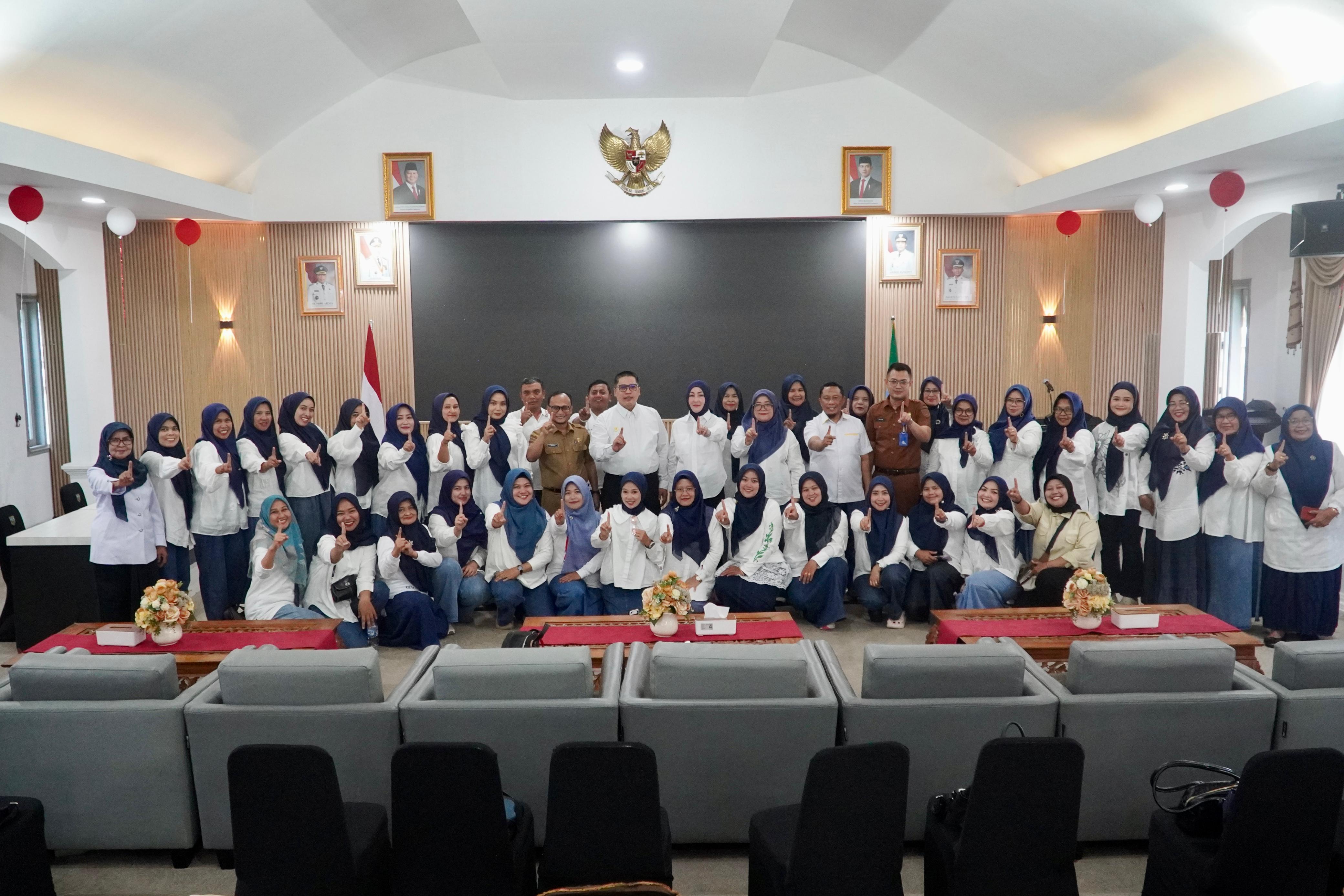 Lepas Kontingen Jambore PKK, Wako Hendri: Jaga Nama Baik dan Marwah Kota Padang Panjang