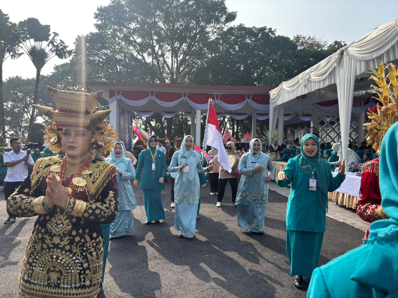 Defile Jambore PKK, Padang Panjang Pamerkan Kekompakan dan Kuliner Khas Daerah