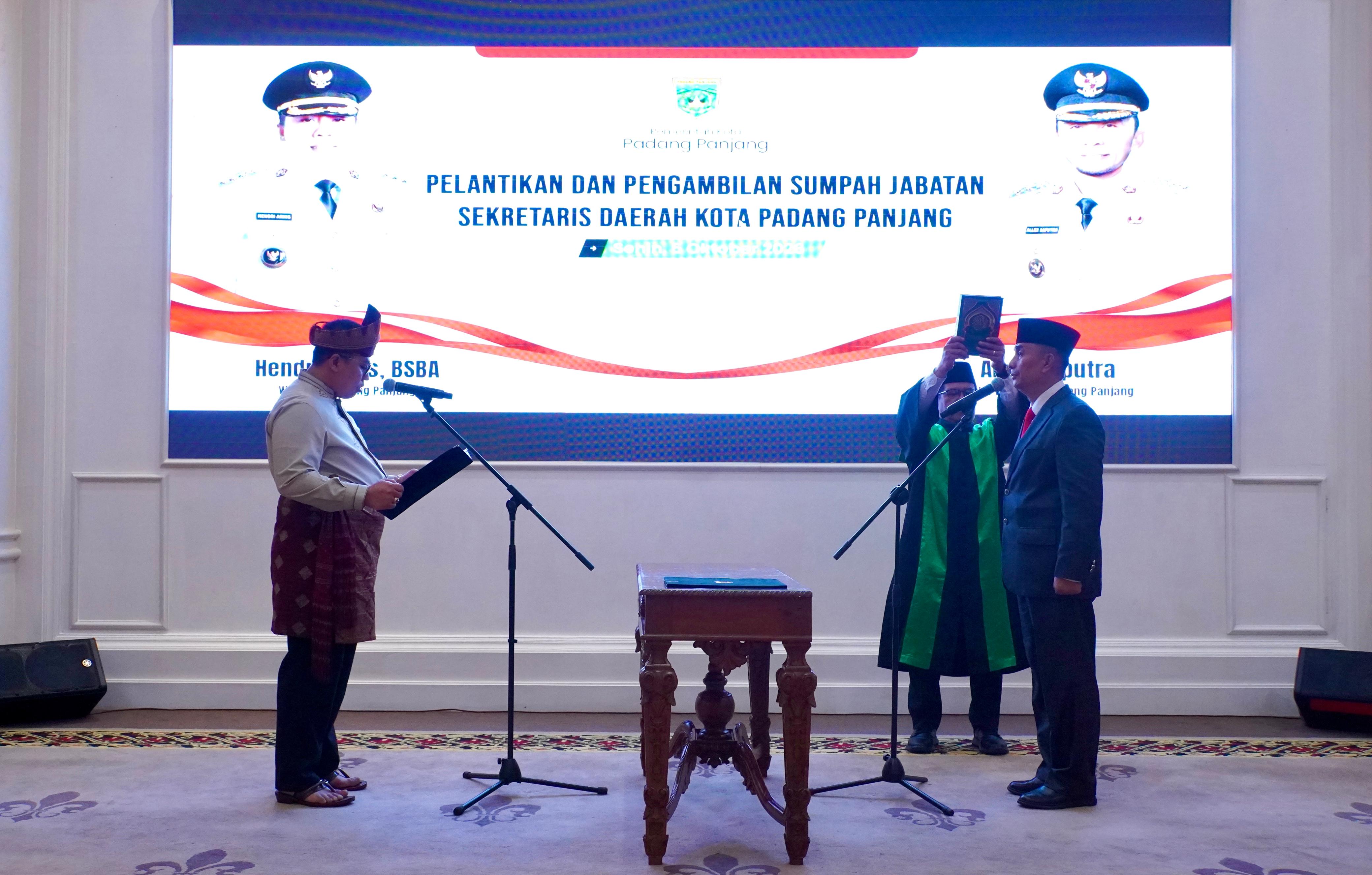 Wako Hendri Arnis Lantik Doni Hendra sebagai Sekdako Padang Panjang