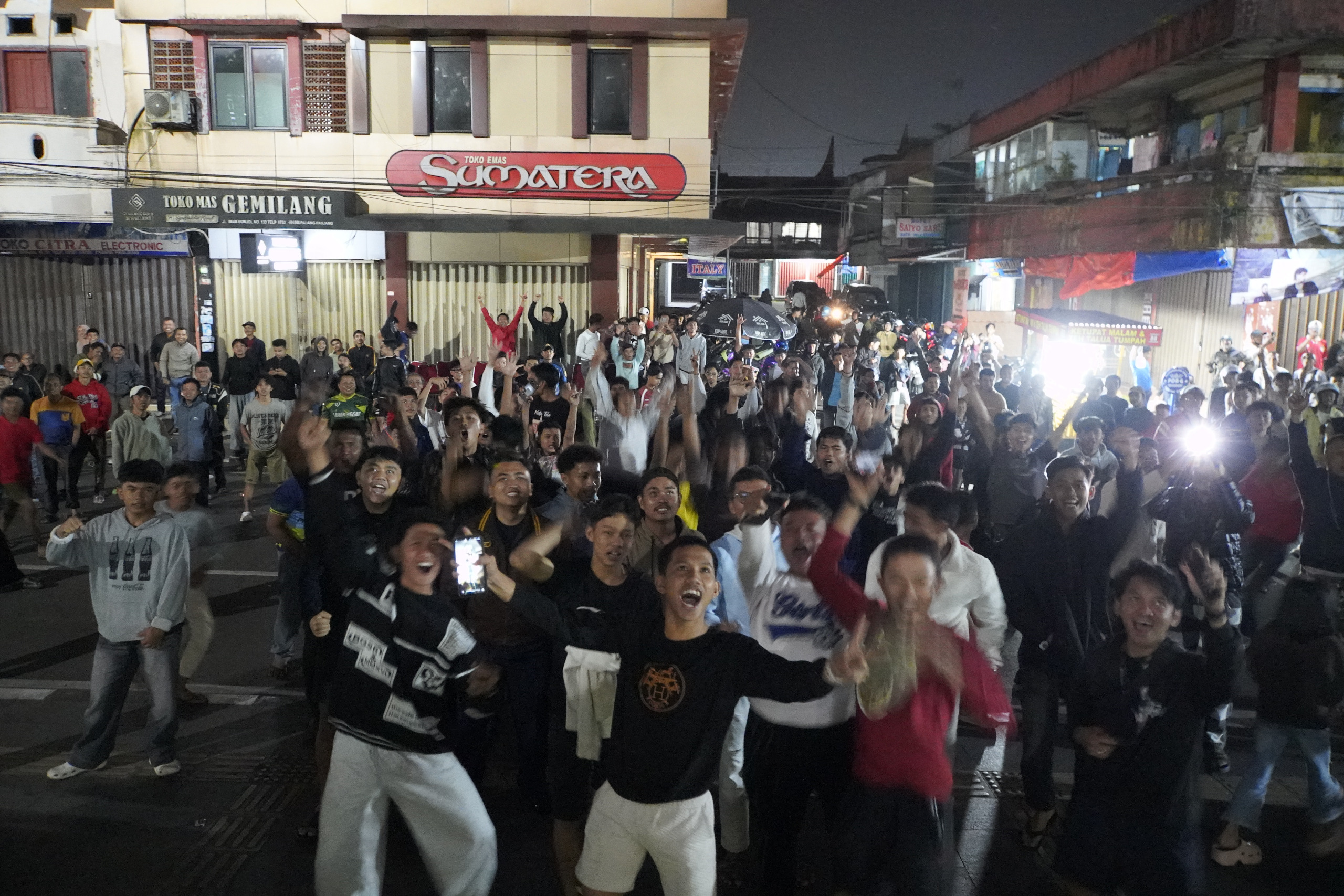 Nobar Final ASEAN Cup 2026 di Pasar Pusat Pecah oleh Euforia Kemenangan Indonesia