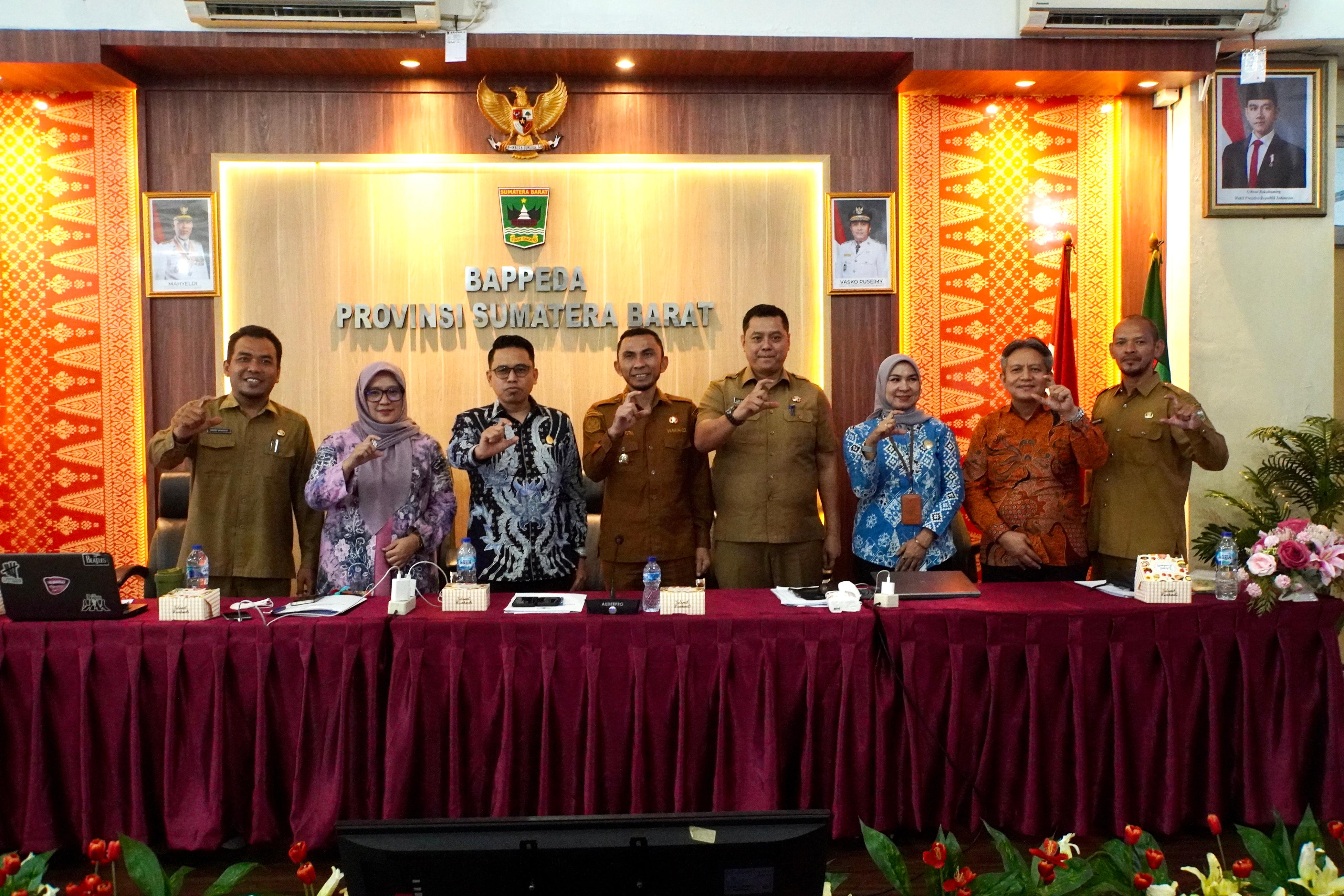 Maju Tahap Presentasi Monev KIP, Wawako Allex Ulas Keunggulan PAPAGO di Hadapan KI Sumbar
